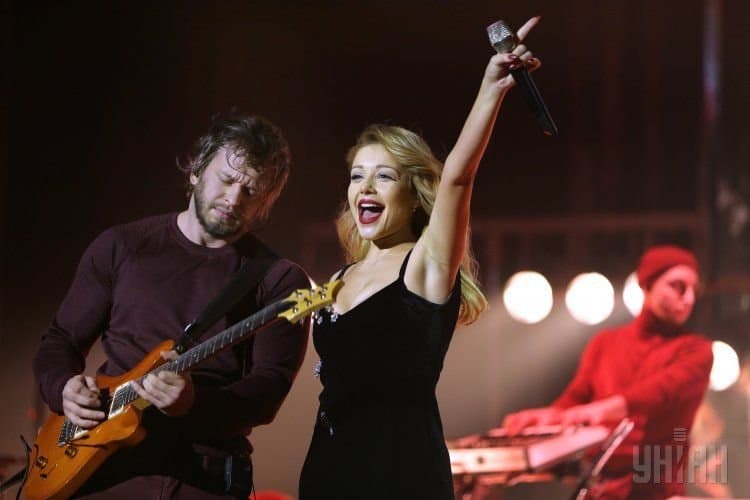 ​Tina Karol band performed the anthem of Ukraine before the Everton match