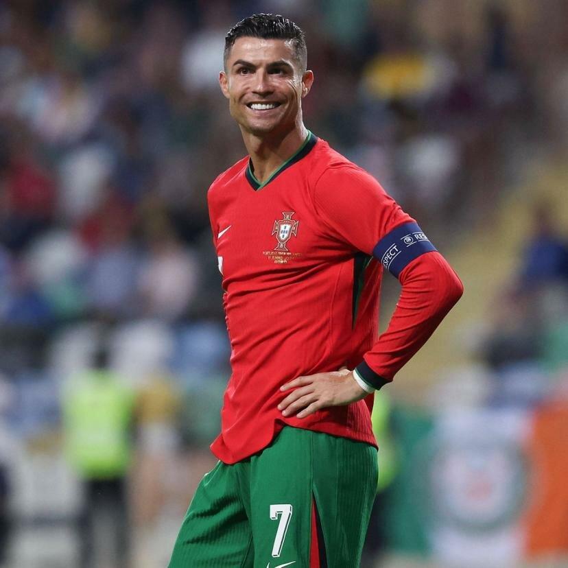 Cristiano Ronaldo hits 1bn social media followers