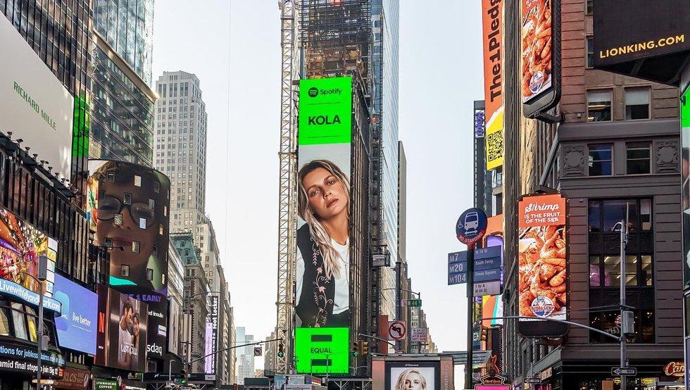 Співачка KOLA на TIME SQUARE у Нью-Йорку